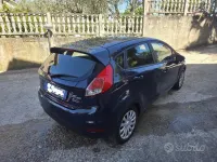 Usata Ford Fiesta 75 CV (55 kW) 2015 Blu Utilitaria