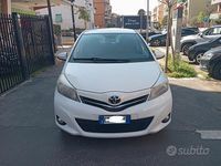 Usata Toyota Yaris Lounge 69 CV (50 kW) 2013 Bianco Utilitaria