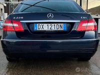 Usata Mercedes E220 170 CV (125 kW) 2009 Blu Berlina
