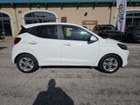 Usata Hyundai i10 67 CV (49 kW) 2023 Bianco Utilitaria