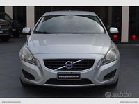 Usata Volvo S60 Momentum 163 CV (119 kW) 2010 Argento Berlina