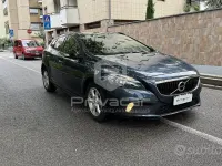 Usata Volvo V40 Plus 152 CV (111 kW) 2018 Nero Utilitaria