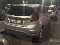Usata Ford Fiesta 95 CV (69 kW) 2011 Grigio Berlina