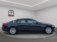 Usata Jaguar XF Prestige 180 CV (132 kW) 2017 Verde Berlina