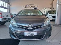 Usata Toyota Yaris Active 69 CV (50 kW) 2013 Grigio Utilitaria