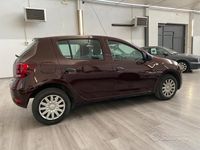 Usata Dacia Sandero Lauréate 75 CV (55 kW) 2017 Marrone Berlina