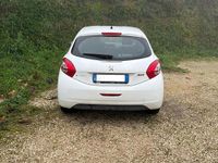 Usata Peugeot 208 Access 68 CV (50 kW) 2012 Bianco Utilitaria