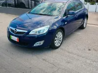 Usata Opel Astra Cosmo 140 CV (102 kW) 2010 Blu Berlina