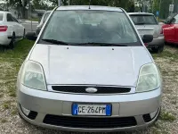 Usata Ford Fiesta Ghia 75 CV (55 kW) 2003 Grigio Utilitaria
