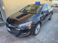Usata Opel Astra Cosmo 101 CV (74 kW) 2015 Nero Berlina