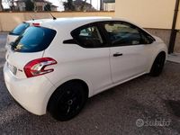Usata Peugeot 208 Active 68 CV (50 kW) 2013 Bianco Utilitaria