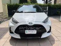 Usata Toyota Yaris Hybrid Lounge 92 CV (67 kW) 2022 Bianco Utilitaria
