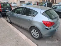Używany Opel Astra 110 KM (80 kW) 2011 Szary Sedan/Limuzyna