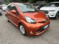 Usata Toyota Aygo Edition 68 CV (50 kW) 2012 Arancione Utilitaria