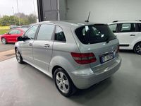 Usata Mercedes B180 116 CV (85 kW) 2010 Argento Monovolume