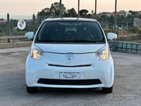 Usata Toyota iQ Lounge 68 CV (50 kW) 2011 Bianco Utilitaria