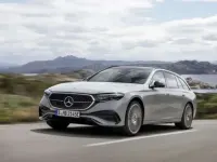 Usata Mercedes E220 AMG Line Premium 197 CV (144 kW) 2024 Argento Station wagon