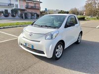Käytetty Toyota iQ 68 HP (50 kW) 2013 Valkoinen Viistoperä