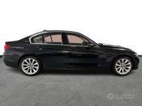 Usata BMW 330e Advantage 252 CV (185 kW) 2017 Blu Berlina