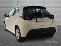 Usata Toyota Yaris Hybrid Active 92 CV (67 kW) 2022 Bianco Berlina