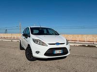 Usata Ford Fiesta 96 CV (70 kW) 2010 Bianco Berlina
