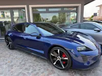 Usata Porsche Taycan GTS Sport 439 kW (598 CV) 2022 Blue genziana metallizzato Berlina