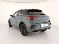 Usata VW T-Roc R-line 150 CV (110 kW) 2023 Petroleum blue metallizzato nero SUV