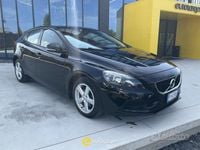 Usata Volvo V40 Momentum 120 CV (88 kW) 2017 Nero Berlina