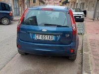 Usata Ford Fiesta 90 CV (66 kW) 2006 Blu Berlina