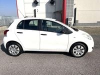 Usata Toyota Yaris Luxury 69 CV (50 kW) 2009 Bianco Berlina