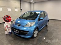 Usata Peugeot 107 68 CV (50 kW) 2005 Blu Utilitaria