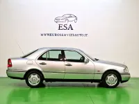 Usata Mercedes C180 Elegance 122 CV (89 kW) 1993 Argento Berlina