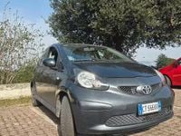 Usata Toyota Aygo 68 CV (50 kW) 2005 Grigio Utilitaria
