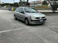 Käytetty Renault Clio II 82 HP (60 kW) 2005 Harmaa Sedan