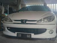 Begagnad Peugeot 206 88 HK (64 kW) 2006 Vit Sedan