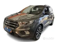 Usata Ford Kuga ST-Line 150 CV (110 kW) 2017 Grigio SUV