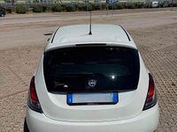 Usata Lancia Ypsilon 69 CV (50 kW) 2014 Bianco Utilitaria