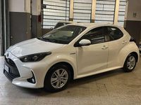 Usata Toyota Yaris Hybrid Business Edition 92 CV (67 kW) 2021 Bianco Berlina