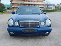 Usata Mercedes E200 Classic 186 CV (136 kW) 1997 Blu Berlina