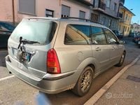 Usata Ford Focus Ghia 101 CV (74 kW) 2004 Grigio Station wagon