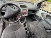 Usata Peugeot 107 Access 68 CV (50 kW) 2010 Bianco Utilitaria