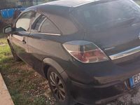 Usata Opel Astra GTC 110 CV (80 kW) 2010 Nero