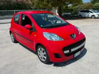 Usata Peugeot 107 68 CV (50 kW) 2011 Rosso Utilitaria