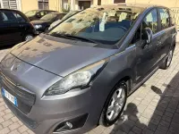 Usata Peugeot 5008 Active 114 CV (83 kW) 2015 Grigio Monovolume