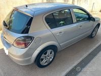 Usata Opel Astra Enjoy 140 CV (102 kW) 2010 Grigio Berlina