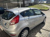 Usata Ford Fiesta 92 CV (67 kW) 2015 Grigio Utilitaria