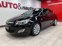 Usata Opel Astra Cosmo 110 CV (80 kW) 2011 Nero Berlina