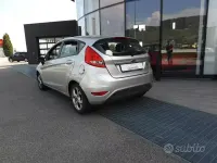 Usata Ford Fiesta Business Edition 71 CV (52 kW) 2012 Argento Berlina