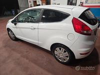 Usata Ford Fiesta 70 CV (51 kW) 2009 Bianco Berlina