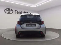 Usata Toyota Yaris Hybrid Lounge 131 CV (96 kW) 2026 Silver met Berlina